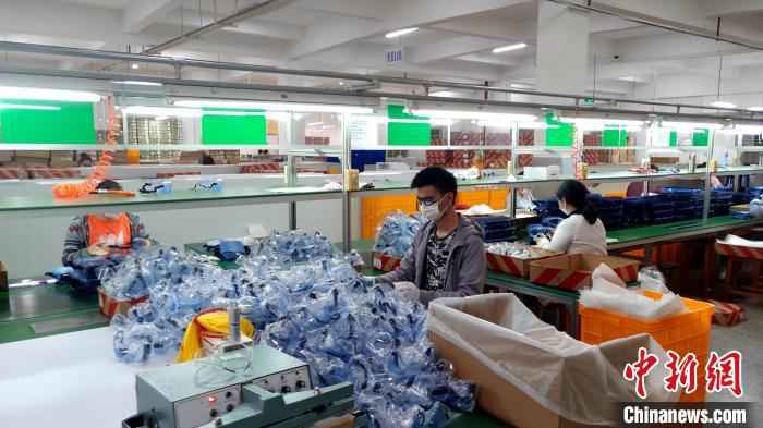生产车间一角。 杨伏山 摄 厦门台企:特殊时期,略尽绵薄之力责无旁贷