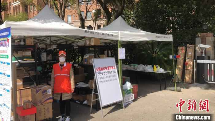 图为碧云国际社区的快递统一存放点。 受访者供图 摄 涉外社区抗疫“无缝衔接”传递“上海温度”